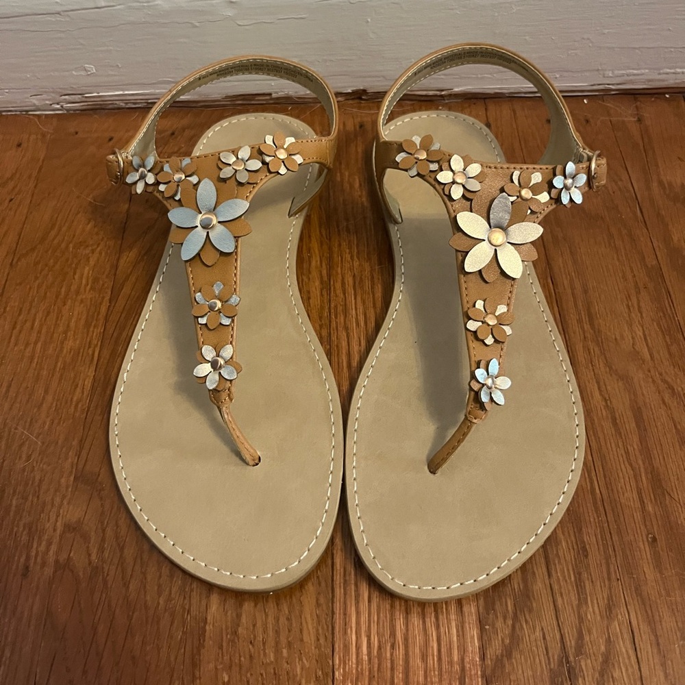 Children’s Place Girls Sandals Tan Flowers size 5 youth